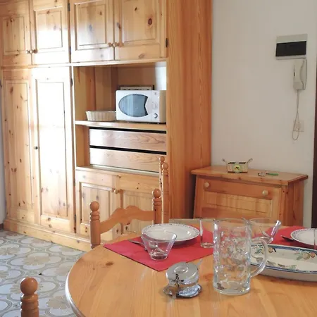 Spacious Flat With Terrace, Pool And Play Area Appartamento *